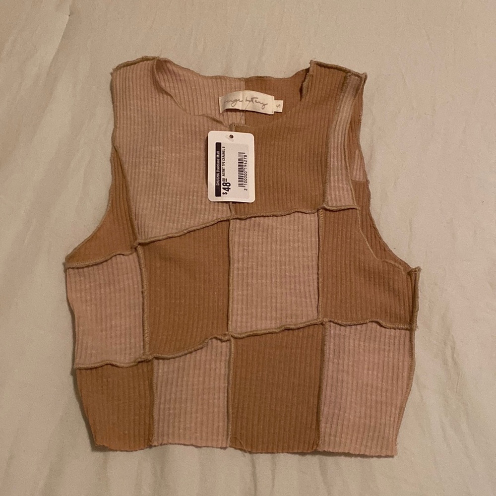 Cropped beige tank